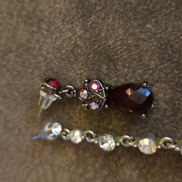 Mismatched Aurora Borealis Rhinestone Red Crystal Drop Dangle Earrings - Picture 4 of 4